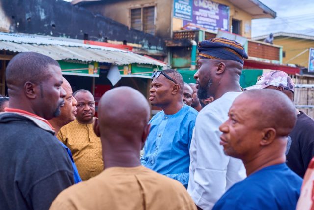HOPE-ALAKIA INFERNO: Akinola Sympathizes, Donates N2m to Assist Affected Persons  HOPE-ALAKIA INFERNO: Akinola Sympathizes, Donates N2m to Assist Affected Persons