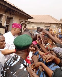Ibadan Mogaji, Wole Arisekola, Distributes Bags of Rice To Households In Family Compound