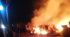 APC Chieftain, Akeem Agbaje Commiserates with Aleshinloye Market Traders Over Inferno APC Chieftain, Akeem Agbaje Commiserates with Aleshinloye Market Traders Over Inferno