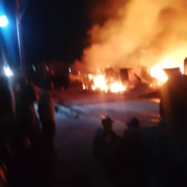 APC Chieftain, Akeem Agbaje Commiserates with Aleshinloye Market Traders Over Inferno