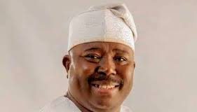 Akinola Kazeem Celebrates Ekarun Olubadan of Ibadanland, Sen. Sharafadeen Alli At 62 Akinola Kazeem Celebrates Ekarun Olubadan of Ibadanland, Sen. Sharafadeen Alli At 62