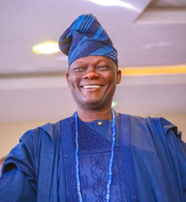 Aare Alaasa Olubadan: Senator Teslim Folarin Barr Akeem Agbaje Akinola Kazeem Akinjide