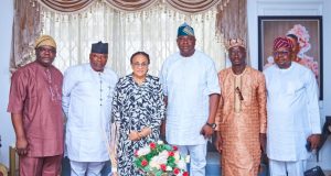 Dr. Gbenga Adegbola Pays Condolences Visit to Dr. Florence Ajimobi’s Family