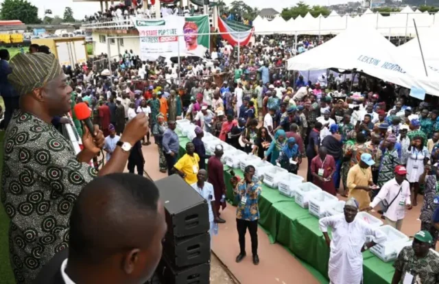 “Were La Fi Nwo Were”: Makinde, PDP Put Fuji Star, Currency in His Place, Engage Juju Artist for State Congress