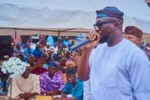 More Beneficiaries Smile As Akinola Extends Support, Urges APC Members To Unite