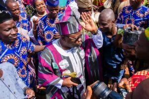 Mogaji Ejilola Empowers Compound Housewives Ahead of October 18th Birthday
