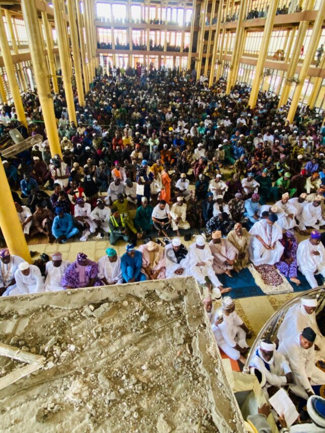 Fatai Buhari, Folarin, Sarafa Ali, Soji Akanbi, Others Honor Oba Rashidi Ladoja at Oja’aba Mosque