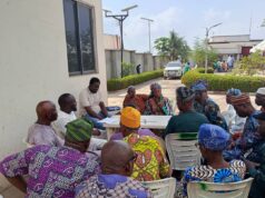 YULETIDE: Akinola Distributes Over 400 Bags of Rice, Cash to APC Leaders, Members, Support Groups in Egbeda/Ona-Ara