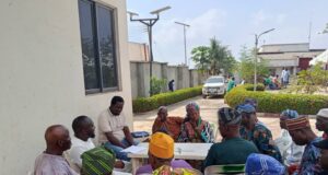 YULETIDE: Akinola Distributes Over 400 Bags of Rice, Cash to APC Leaders, Members, Support Groups in Egbeda/Ona-Ara