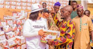 YULETIDE: Olamide Junaid Foundation Supports 1,000 Families in Ibadan North