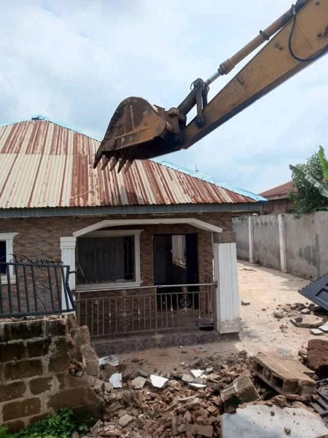 720553283_1558599912942233_538269205969973329_n Oyo Govt. Demolishes Building Used as Kidnappers’ Hideout in Adelabu Family Abduction